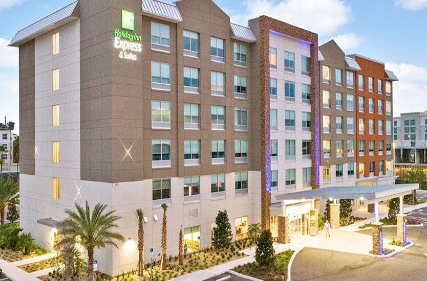 Holiday Inn Express & Suites Orlando – Lake Buena Vista